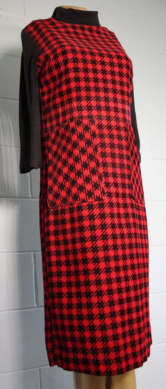 60s MOD Style HOUNDSTOOTH DRESS Sm Red & Black Tu… - image 2