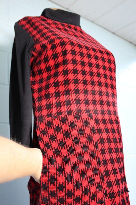 60s MOD Style HOUNDSTOOTH DRESS Sm Red & Black Tu… - image 3