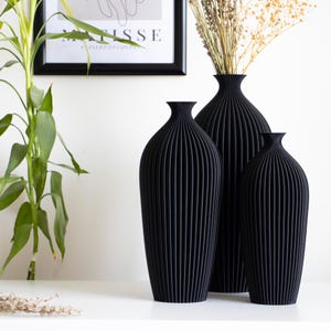 Jarrón negro para flores secas, jarrón escultural estriado, decoración de mesa escandinava.