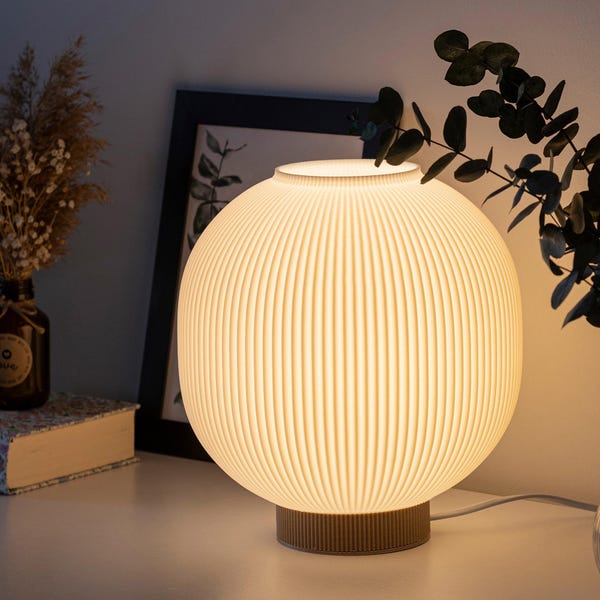 Lampada da comodino a forma di globo, lampada da tavolo Japandi, lampada sferica minimalista, illuminazione ambientale calda