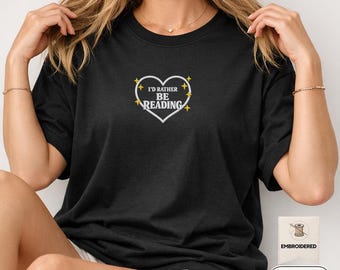 Maglietta ricamata "Preferirei leggere", maglietta Comfort Colors a tema libri, regalo per lettrici, regalo per amanti dei libri, maglietta per lettori introversi