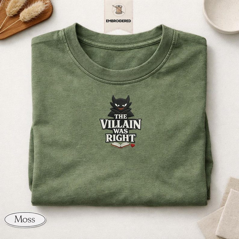 Geborduurd T-shirt The Villain Was Right, Dark Romance Reader-shirt, comfortkleuren leesgrage shirt, moreel grijze held cadeau, BookTok-T-shirt afbeelding 1