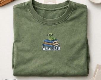 Maglietta ricamata "Well Read", maglietta da lettore appassionato di libri, maglietta Comfort Colors a tema libri, regalo per amanti dei libri, maglietta carina per chi ama leggere