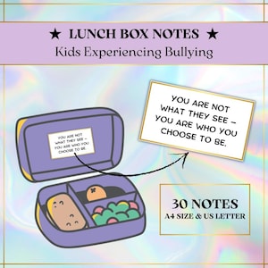 Può includere: Illustrazione di un portapranzo viola con contorno giallo, contenente un panino, frutta e insalata. Il testo recita "LUNCH BOX NOTES Kids Experiencing Bullying." Include una nota con il testo "YOU ARE NOT WHAT THEY SEE - YOU ARE WHO YOU CHOOSE TO BE." 30 note, formato A4 e US Letter.