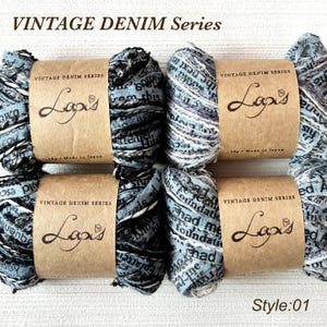 Puede incluir: Juego de tres tazas de cerámica con acabado mate moteado. Las tazas son de color crema, gris claro y gris oscuro. Cada taza tiene un diseño simple y minimalista, ideal para café o té.