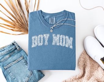 Camisa Comfort Colors® para mamá de niño, camisa con estampado floral de toile, camisa para anuncio de embarazo de niño, camisa para mamá de niños, regalo para el Día de la Madre, camiseta adorable para mamá