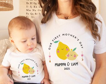 Camiseta personalizada a juego para el primer día de la madre / Regalo divertido para mamá y bebé / Camiseta "Mamá y yo" / Primer día de la madre / Body para bebé