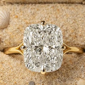 Puede incluir: Un juego de tres tazas de cerámica con un acabado moteado y mate. Las tazas son de color crema, marrón claro y marrón oscuro. Cada taza tiene un diseño simple y minimalista y un asa redondeada.