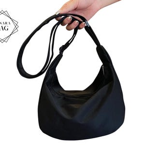 Schwarze Nylon Hobo Tasche Minimalistische Schultertasche Lässige Alltagstasche Leicht Crossbody Tasche