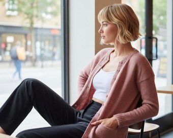 Patrón de cárdigan largo de punto en PDF, suéter con botones y bolsillo para mujer, tallas S a XL.