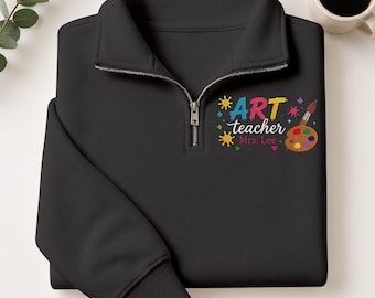 Gepersonaliseerde kunstleraar sweater met kwartrits, geborduurd terug naar school-cadeau, trui creatieve kunstenaar, kleding instructeur schone kunsten