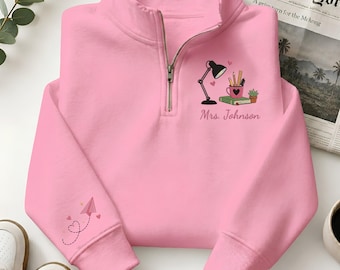 Felpa personalizzata con cerniera a un quarto per insegnanti, maglione da scrivania ricamato per insegnanti, felpa personalizzata con nome per insegnanti, regalo di apprezzamento per gli insegnanti