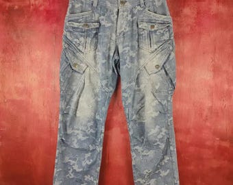 Die Attic Homme Camo Multipocket Utili ist eine zerrissene Cargohose # S738