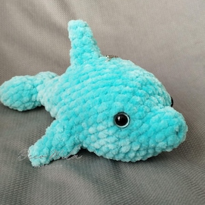 Marlo the Dolphin Keychain – Crochet Dolphin Plush, Handmade Amigurumi Dolphin, Cute Ocean Animal Keyring, Soft Plush Gift, Mini Dolphin Toy