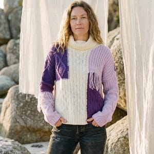 高級カシミヤパッチワークジャンパー - ボヘミアン風ケーブルニットセーター - オーバーサイズパープル＆クリームタートルネック - ワンサイズ（UK 8-14） - 極上の柔らかさのウール