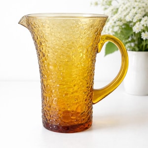 Vintage-Krug aus bernsteinfarbenem, blasenförmigem Glas im Biot-Stil, mundgeblasen, Retro-Karaffe aus den 60er und 70er Jahren, Tischdekoration, Flohmarktfund, strukturiertes Glas