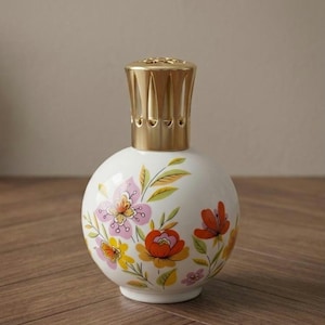 Lámpara Berger de porcelana de Limoges, firmada por Camille Tharaud – Auténtica decoración floral vintage – Una pieza de colección elegante y refinada.