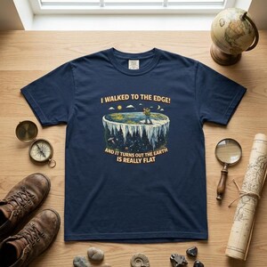 Retro Flat Earth Wandern Grafik T-Shirt, VerschwörungsTheorie Humor Shirt