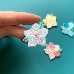 Chinese Style Flower Embroidered Patches Self Adhesive Iron On Sew On Applique Patch Shoes Backpack Decorating Clothes Accessory