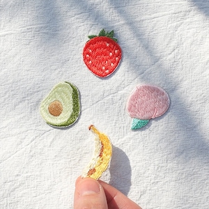 Toppe ricamate di frutta, pesca, avocado, banana, fragola, autoadesive, applique, scarpe, zaino, decorazione, accessori per vestiti