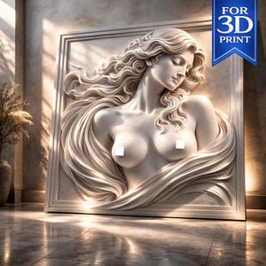 Może przedstawiać: Biały wydruk 3D klasycznej rzeźby popiersia kobiety, oprawiony w prostokątną ramę. Rzeźba przedstawia płynące włosy i drapowaną tkaninę. Napis "FOR 3D PRINT" znajduje się na niebieskim banerze.