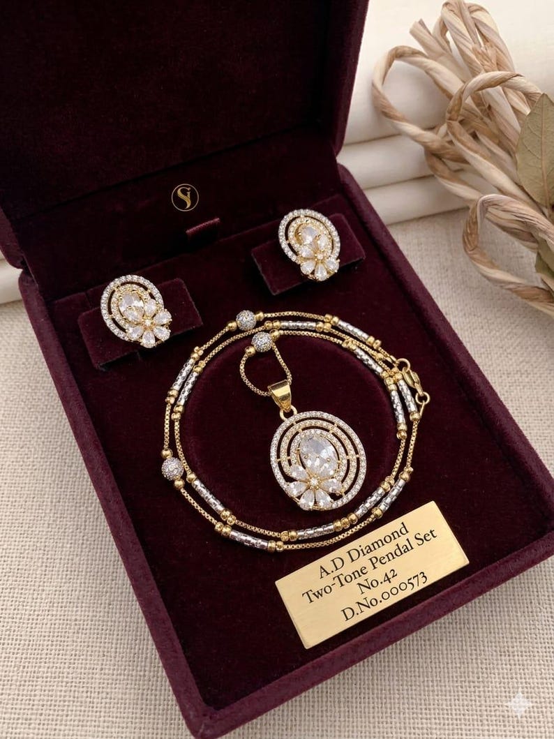 Elegant tvåfärgat A.D. diamanthänge, halsband med kubisk zirkoniablomma och matchande örhängen bild 4