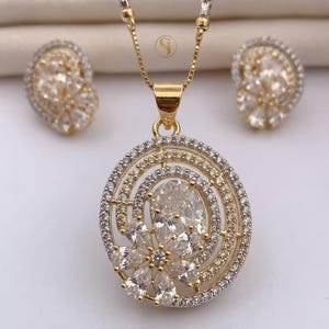 Elegant tvåfärgat A.D. diamanthänge, halsband med kubisk zirkoniablomma och matchande örhängen bild 2