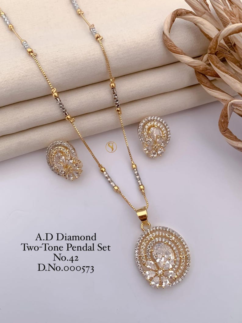 Elegant tvåfärgat A.D. diamanthänge, halsband med kubisk zirkoniablomma och matchande örhängen bild 3