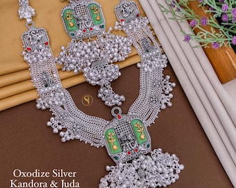 Set di Kandora e Juda di Radha Krishna in argento ossidato con lavorazione Meenakari