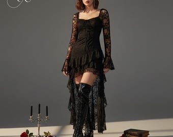 Vestido largo asimétrico de corte A con mangas acampanadas y escote cuadrado, estilo Fairycore oscuro y encaje.