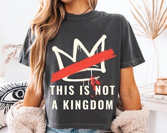 Maglietta "No Kings in America", maglietta anti-Trump, maglietta di protesta contro la corona, top grafico anti-MAGA