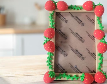 Air-Dry Clay Strawberry Picture Frame, Handmade Photo Frame, Cute Desk Decor, 4x6 Photo Frame, Gift for Her
