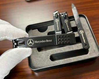 Set de cortaúñas con el logo de Mercedes, kit de manicura de lujo para amantes de los coches, regalo personalizado para conductores de Mercedes, artículos de aseo personal de primera calidad.