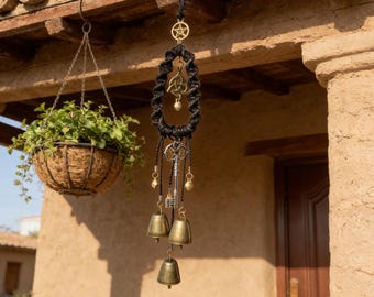 Campanas de bruja con nudo celta negro hechas a mano, protección para la puerta y amuleto de energía espiritual, decoración pagana, adorno para el hogar wiccano