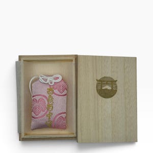 Togo Shrine Hyappatsu Hyakuchu Omamori – Japanese Success and Victory Amulet, Good Luck Charm for Achieving Goals, Wooden Gift Box