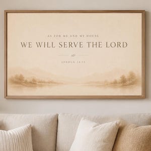 Puede incluir: Un cuadro rectangular con marco de madera clara que presenta una ilustración paisajística en tonos beige de montañas y árboles. El texto dice: AS FOR ME AND MY HOUSE WE WILL SERVE THE LORD JOSHUA 24:15 en letras serif marrón oscuro.