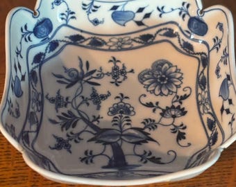 Bol cuadrado de porcelana antigua Carl Teichert Meissen Blue Onion - Plato para servir con borde festoneado, circa 1900-1925