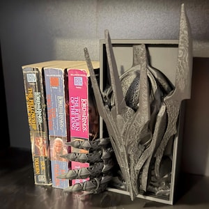 Sauron from The Lord Of The Rings Book Nook image 1