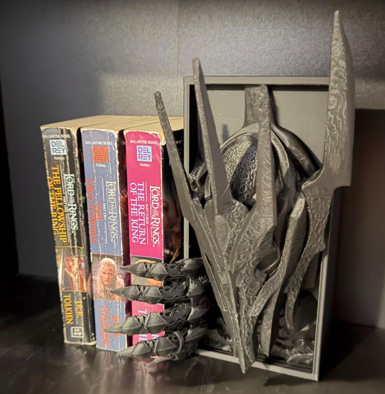 Sauron from The Lord Of The Rings Book Nook image 1