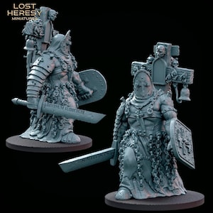 Peut inclure: Deux figurines miniatures grises de guerriers en armure, chacune tenant une épée et un bouclier. L'une est agenouillée, l'autre debout. Les figurines sont ornées de chaînes et de croix. Les textes "DIVINUM JUDICIUM" et "SUMULCISCOR" sont visibles sur les épées.