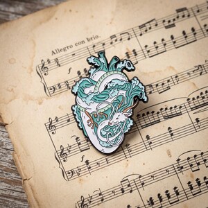 Dragon Heart Pin, Ocean Wave Brooch, Fantasy Dragon Pin, Anatomical Heart Art, Mythical Creature Gift, Gothic Lapel Pin, Unique Backpack Pin