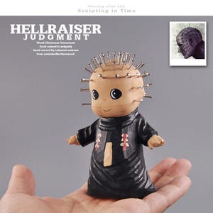 Figura de Pinhead tallada a mano en madera – Artículo de colección artesanal de terror Hellraiser – Estatua de Cenobita Chibi de madera de tilo – Regalo único para fans del terror