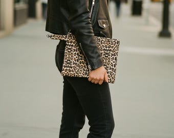 Quilted Leopard Print Clutch Handbag with Keychain Clasp – Polyester Bag