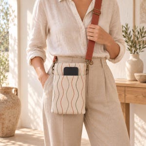 Printable PDF Sidney Crossbody Bag Sewing Pattern, Small Cell Phone Bag, Adjustable Strap, Front Pocket, DIY Zipper & Snap Purse Tutorial