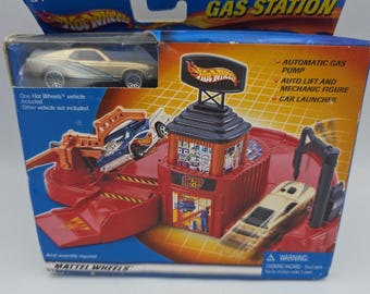 2015 Hot Wheels Flying Custom Car Wash and Service Station Sto