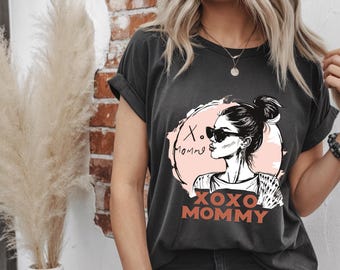 XOXO Mommy Graphic Tee, Fashion Forward Mom Shirt, Modern Style Apparel