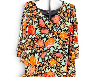 Blusa floral Lane Bryant para mujer, talla 14/16, color negro, rosa y naranja, con mangas acampanadas y forro.
