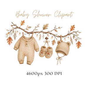 Puede incluir: Una ilustración digital etiquetada Baby Shower Clipart 4600px 300 DPI que muestra un mameluco de punto beige, un par de botines con motivos de hongos y un gorro con orejas de oso colgados de una rama de roble con luces y hojas de otoño.