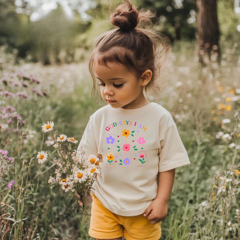 Camiseta "Dios dice que soy flores": Camiseta cristiana para niñas pequeñas y niñas. imagen 2