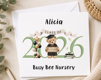 Tarjeta de graduación personalizada de guardería / Tarjeta de fin de estudios / Recuerdo de la promoción de 2026, osito de peluche de graduación